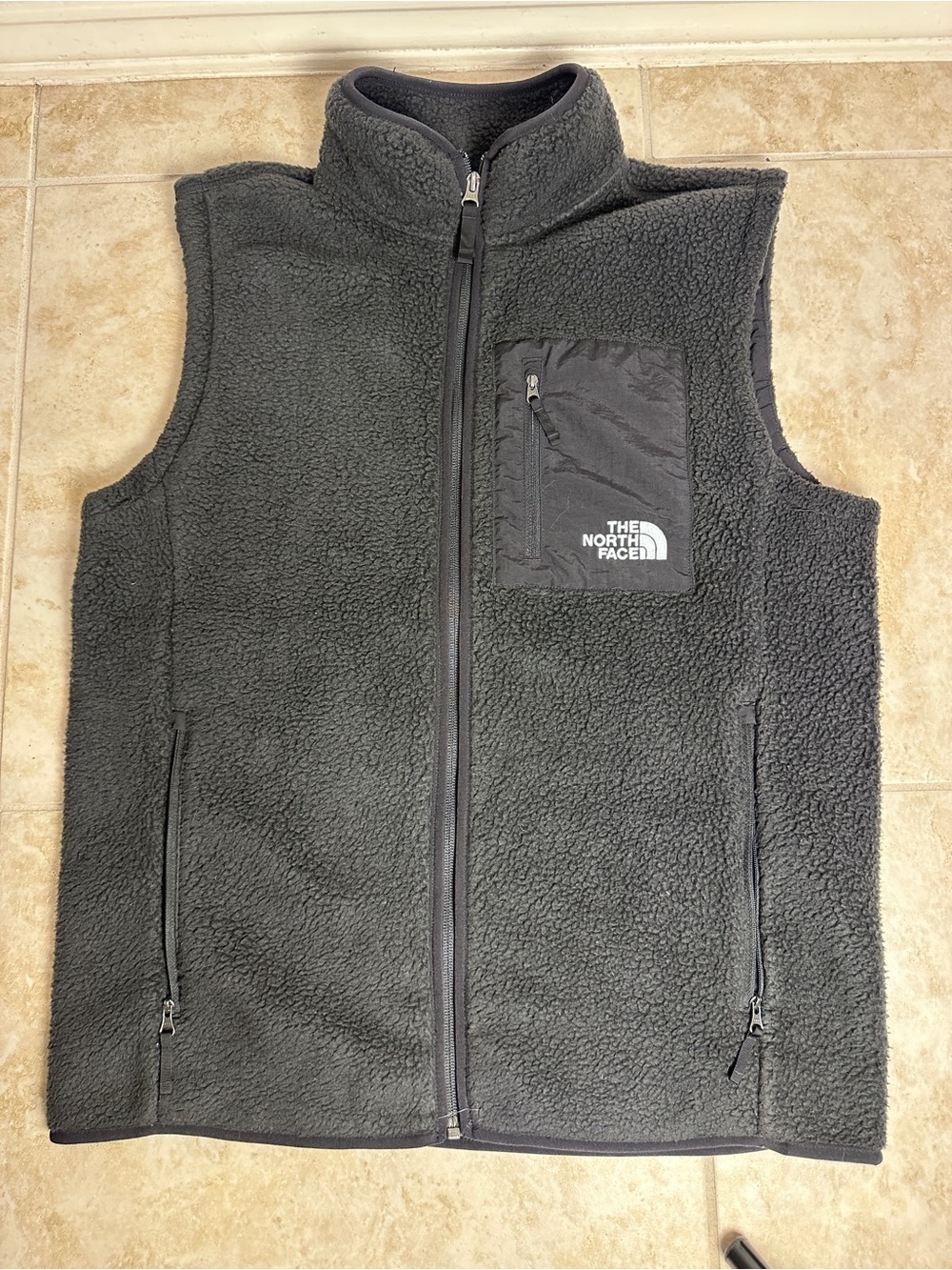 The North Face Men’s Charcoal Black Sherpa Fleece Vest Medium